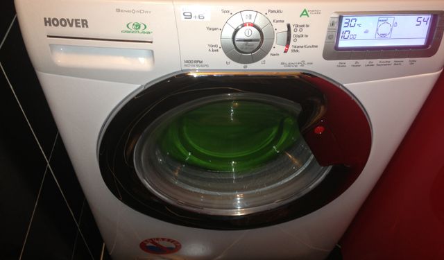 Oyun oynarken çamaşır makinesine sıkıştı