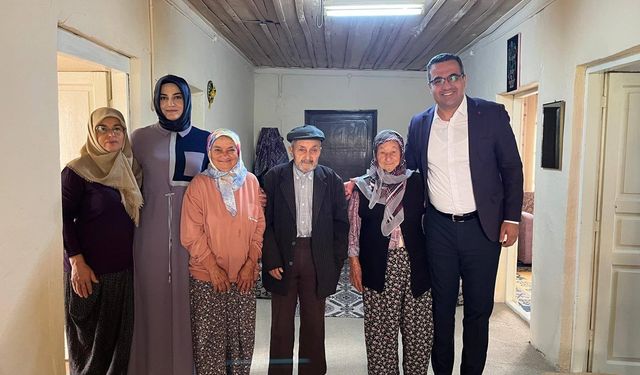 Sarıgöl Kaymakamı Dalak'dan Yaşlılar Günü sürprizi