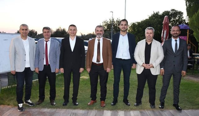 Emekli eğitimcilere plaket takdim edildi