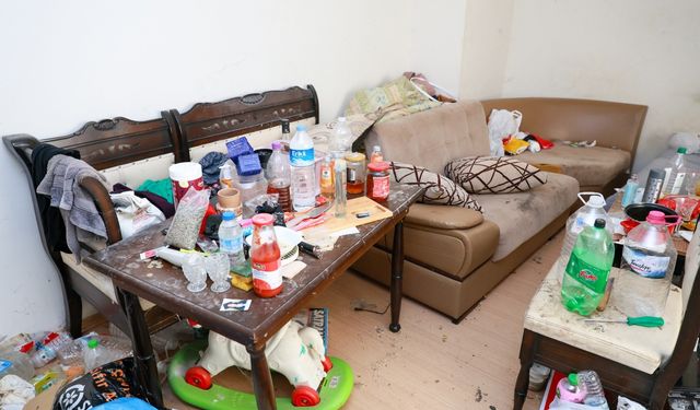 Yunusemre'de çöp evden 2 kamyon çöp çıkarıldı