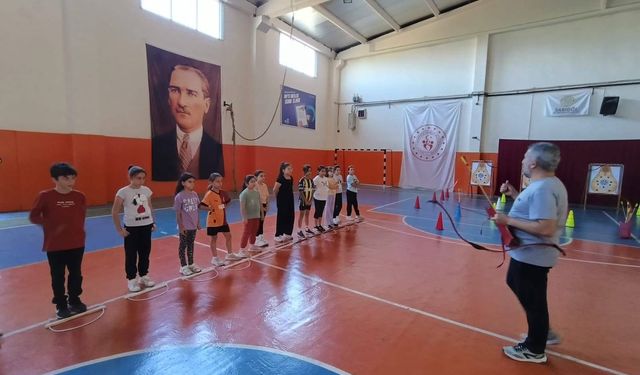Sarıgöllü gençler ve çocukların ilgi alanı okçuluk sporu