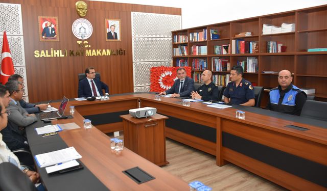 Salihli’de metruk binalar masaya yatırıldı