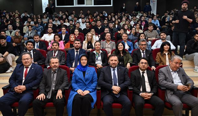 TUSAŞ Genel Müdürü Demiroğlu'ndan öğrencilere konferans