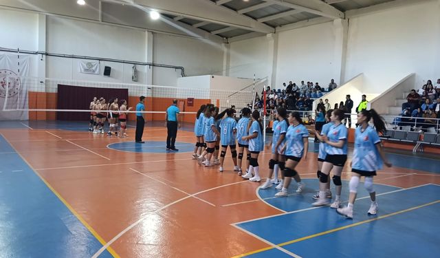 Sarıgöllü kızlar lige mağlubiyetle başladı