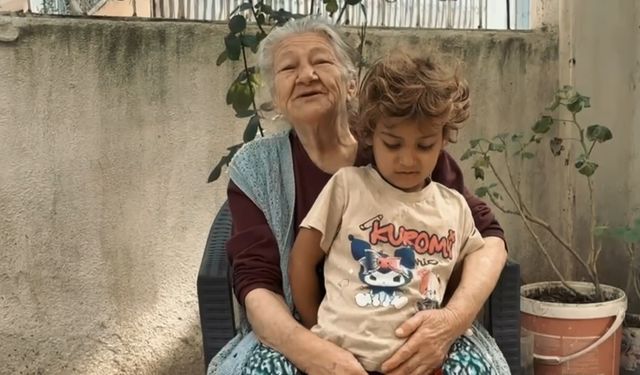 Alaşehir'de 7'den 70'e cumhuriyet sevgisi