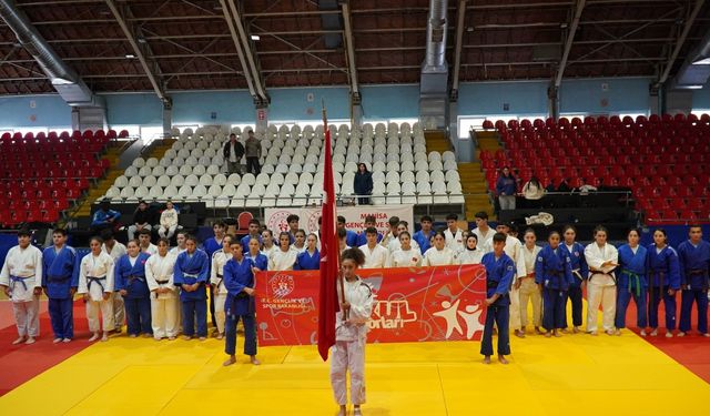 Manisa'da okul sporları heyecanı judo ile başladı