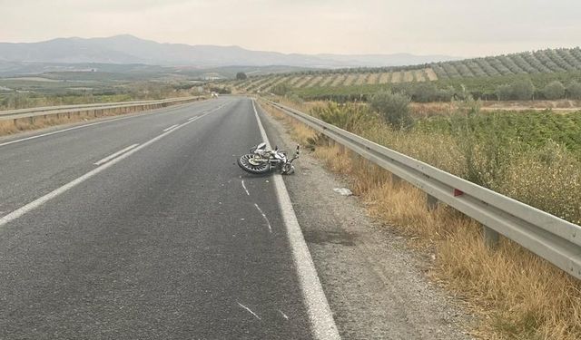 Motosikletle bariyere çarpan genç sürücü ağır yaralı