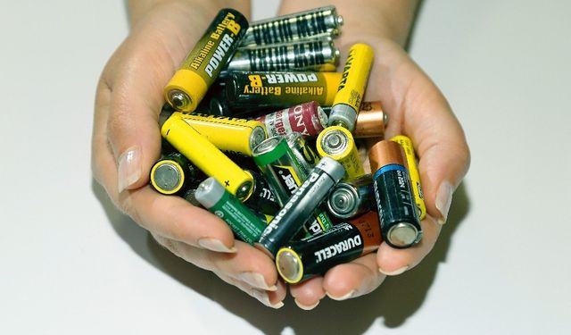 Yunusemre’de okullar arası atık pil toplama yarışması başladı