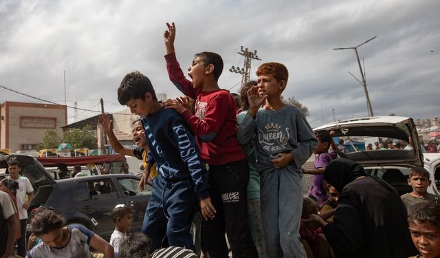 Gazze'de alınan ateşkes kararı çocukları sevindirdi