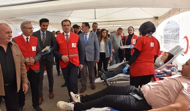 Salihli'den Kızılay'a rekor kan bağışı