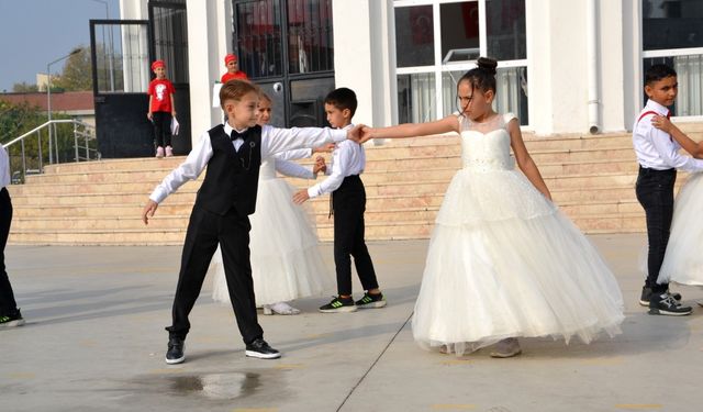 ‘Son Balo' gösterisi ile 10 Kasım'a özel anma