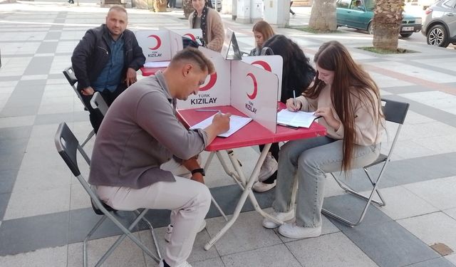 Sarıgöl'de kan bağış kampanyasına yoğun ilgi