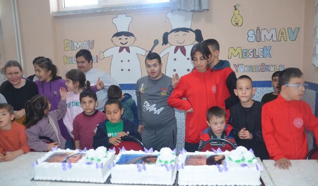 Özel öğrenciler Yeşim Akbaş’ı doğum gününde andı