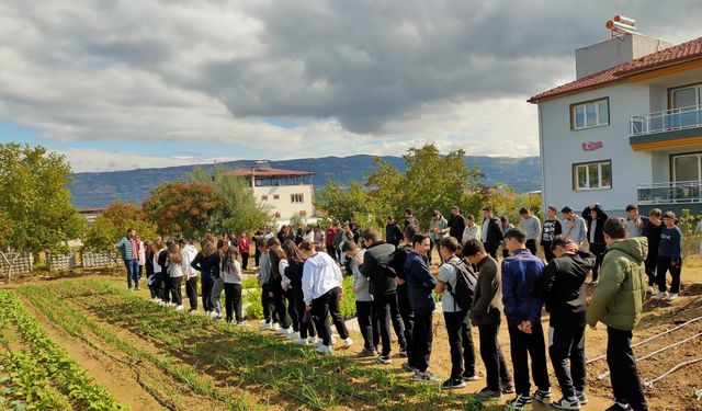 Öğrenciler 'Atölyede 1 gün' projesi ile meslekleri yerinde tanıdı