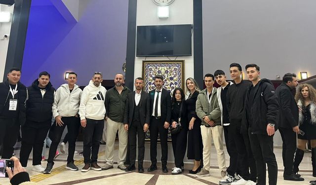 Manisalı kuaförler Uşak'tan 3 kupa ile döndü