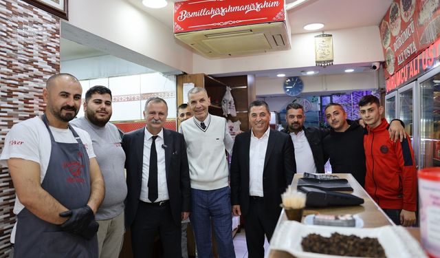 Semih Balaban komşu esnafın derdini dinledi