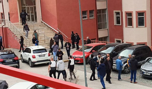 Üniversitesi'de silahlı rehine krizi