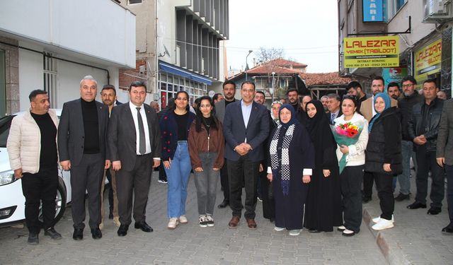 AK Parti'li başkanlardan Kula'da esnaf ve ev ziyaretleri