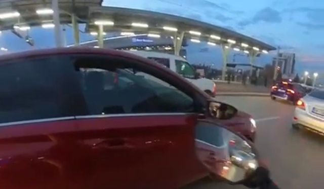 Kadın sürücüler arasında yol verme kavgası