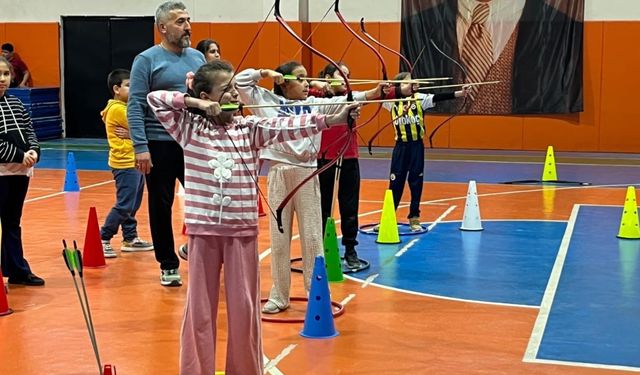 Sarıgöl’de geleneksel Türk okçuluğuna büyük ilgi