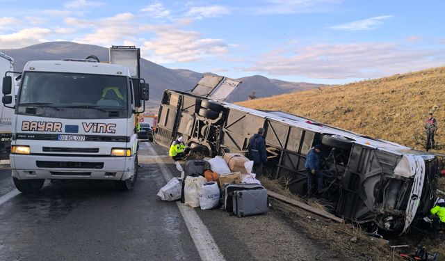 Otobüs kazasında ölenlerin kimlik tespit çalışmaları sürüyor