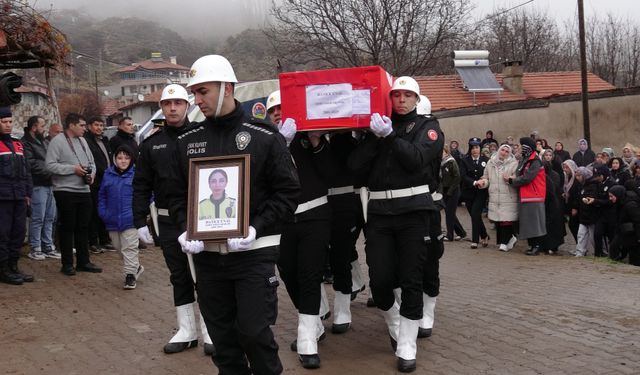 Trafik kazasında şehit düşen polis memuru toprağa verildi