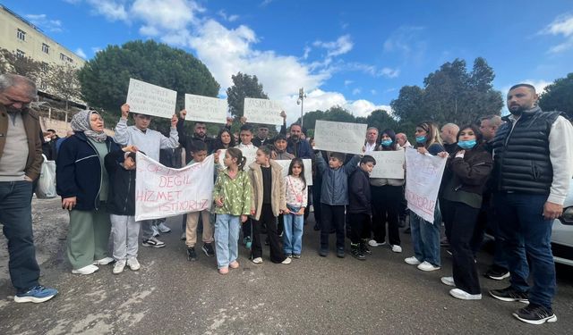 Buca Belediyesi’ne karşı çöp eylemi sürüyor