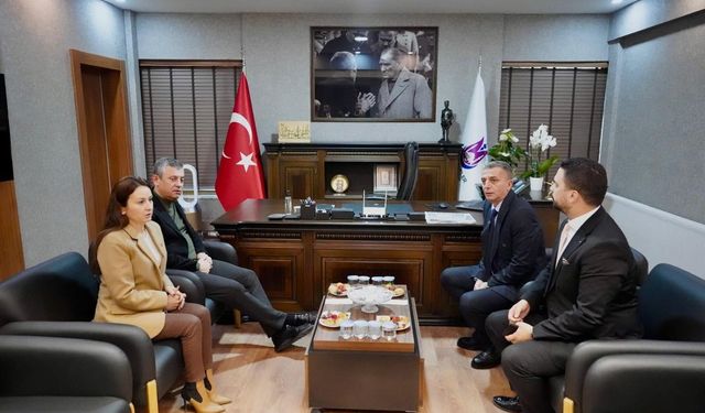 Özgür Özel, Şehzadeler Başkanı Şimşek'i ziyaret etti