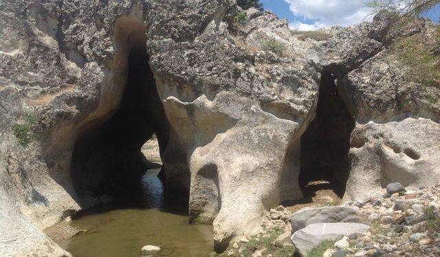 Selendi’de antik "Delikli Bent" keşfedilmeyi bekliyor