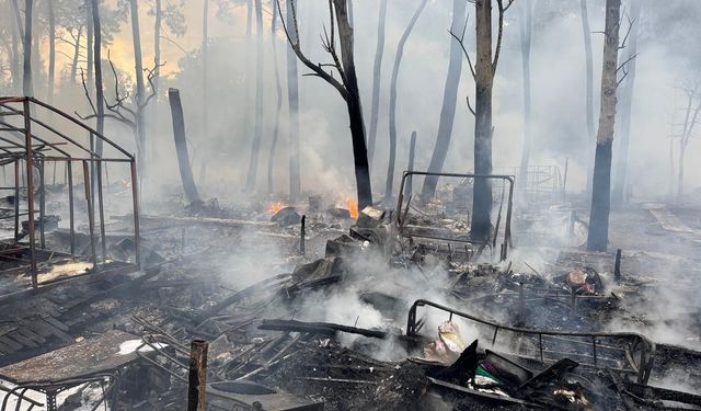 Fethiye'de onlarca karavan ve bungalov küle döndü
