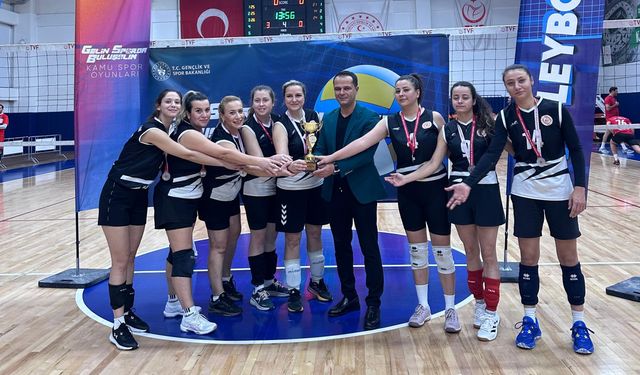 Manisa GSB Kadın Voleybol Takımı Türkiye ikincisi oldu