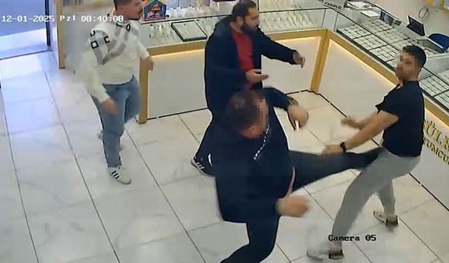 Kuyumcuların 'müşteri' kavgası kamerada