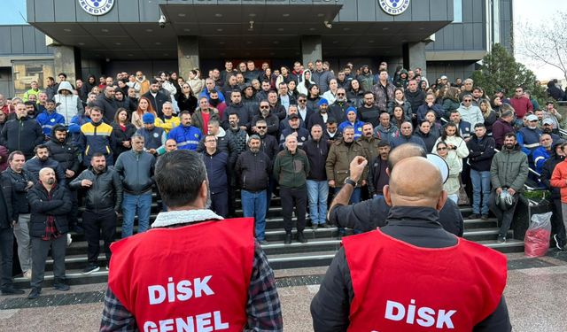 Buca Belediyesinde işçiler yeniden iş bıraktı, çöpler birikmeye başladı