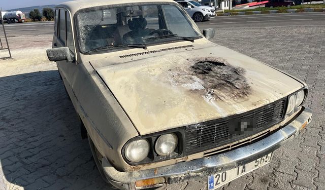 Denizli-Manisa yolunda seyir halindeki araç alev aldı