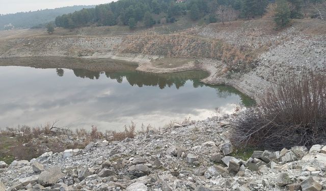 Sarıgöl'de barajlar kış yağışlarını bekliyor