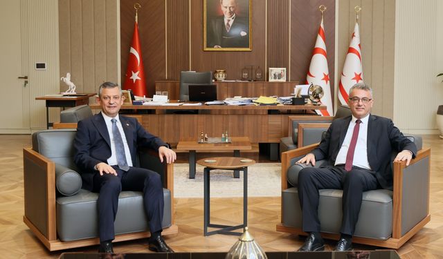 KKTC Cumhurbaşkanı Erhürman, CHP Genel Başkanı Özel'i kabul etti