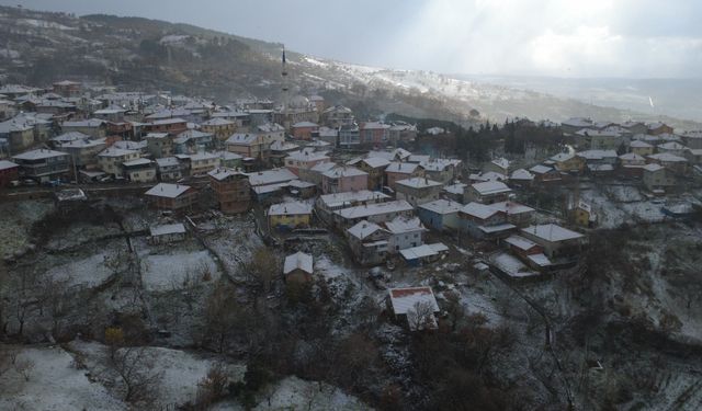 Manisa'da yüksek kesimlerde kar yağışı etkili oldu