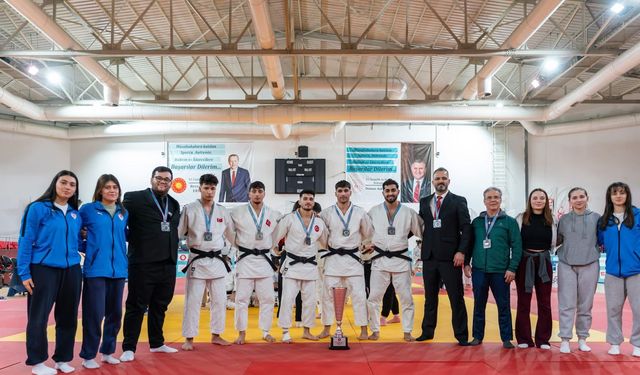 Yunusemre Belediyespor erkek judo takımı Süper Lig'e yükseldi