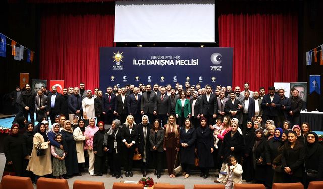 CHP'den istifa eden ikisi meclis üyesi 150 kişi AK Parti'ye katıldı