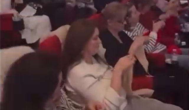 İzmir'de 250 kadın örgü örerek film izledi