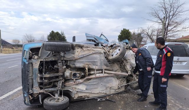 İki otomobilin çarpıştığı kazada 4 kişi yaralandı