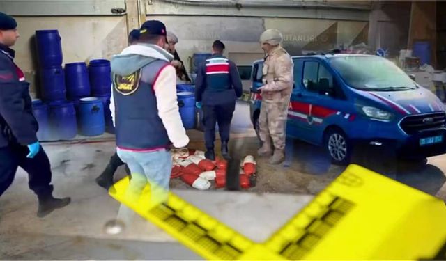 İzmir'de 1 ton 625 kilo hap ham maddesi ele geçirildi