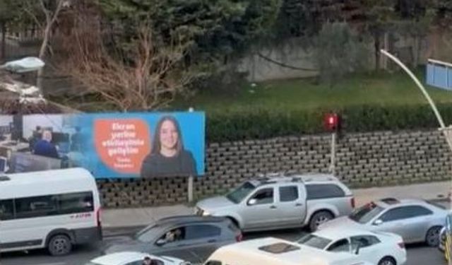 Kırmızı ışıkta yol verme kavgası kamerada