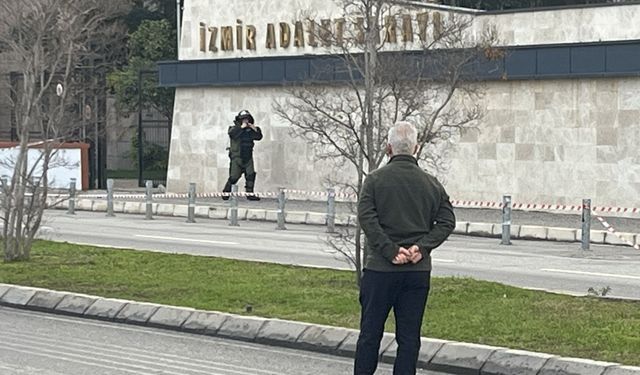 İzmir Adliyesi önünde şüpheli paket paniği