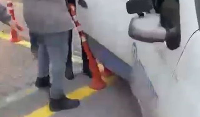 Ehliyet sınavından 7'inci kez kalan genç ortalığı birbirine kattı