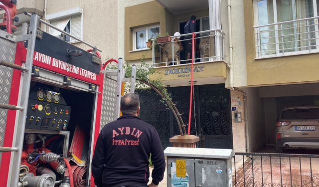 Taziye evine yemek yaparken evini yakıyordu