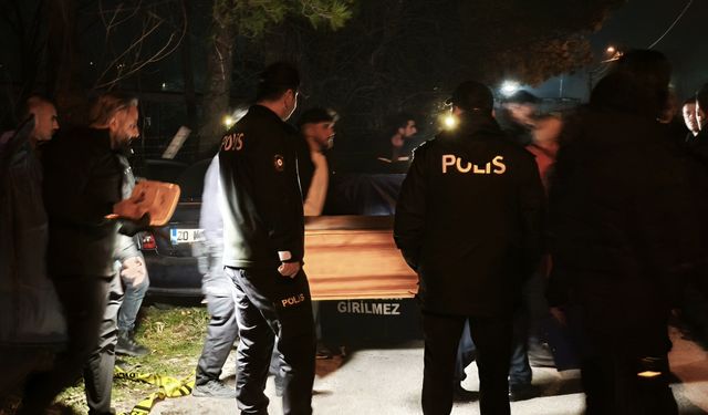 Çarşı ve Mahalle Bekçisi otomobilinde silahla vurulmuş halde bulundu