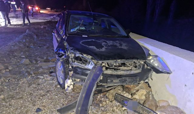 Kütahya'da otomobil ile motosiklete çarpıştı: 2 yaralı