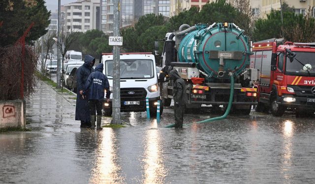 Ekiplerden sağanak yağışta yoğun mesai
