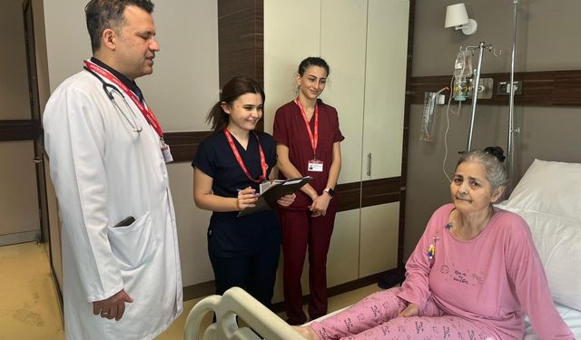 Akciğerini kaybeden hasta karın dokusu nakliyle sağlığına kavuştu